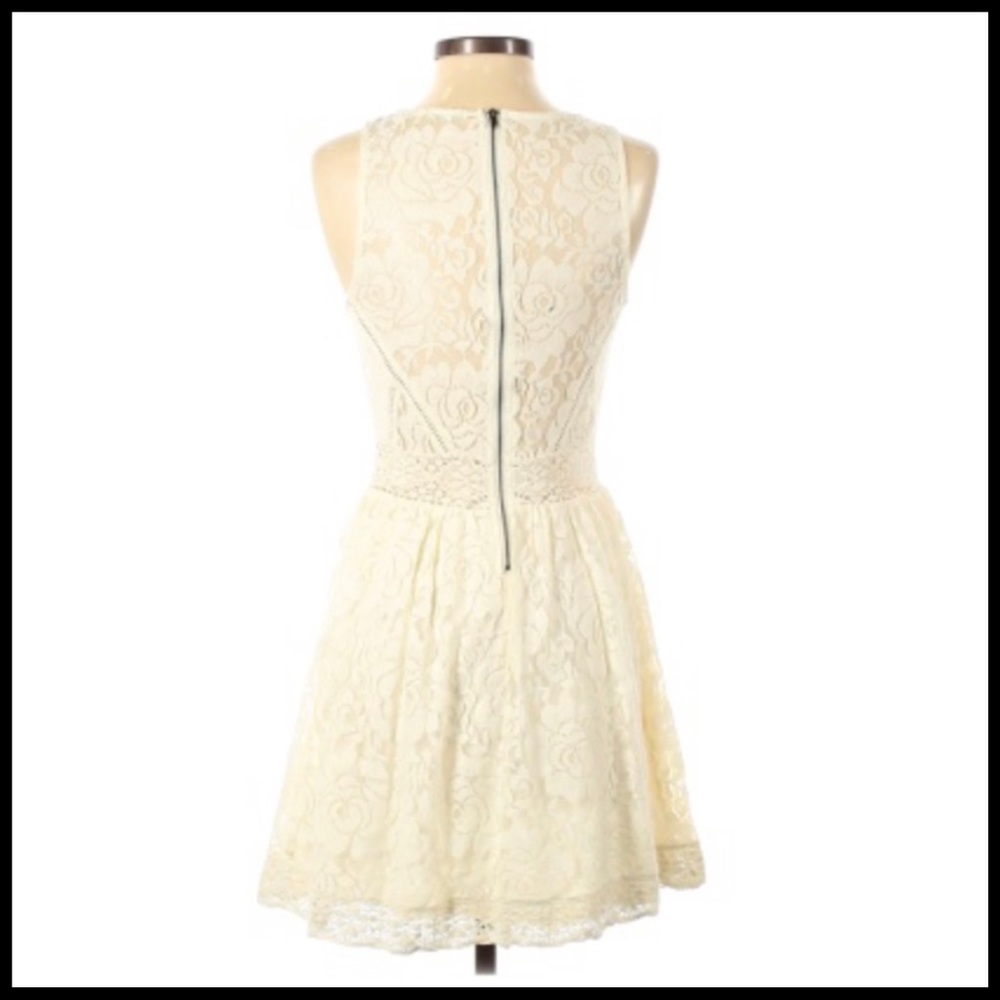 KIMCHI BLUE IVORY BELLA LACE FIT & FLARE DRESS  S - Picture 4 of 10